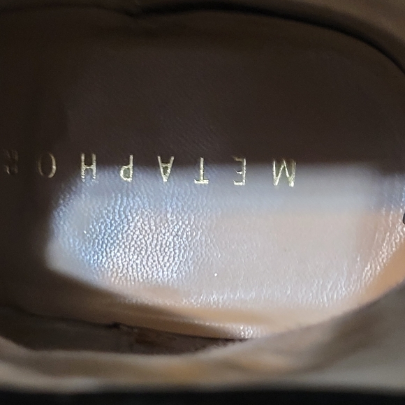 Blossom Embroidered Bootie Size 8 black velve gold white floral embroidery - Picture 7 of 7